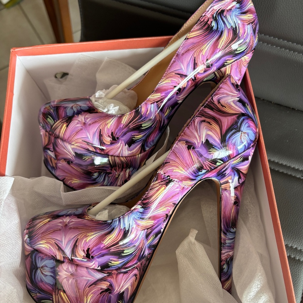 PLATFORM HEELS
